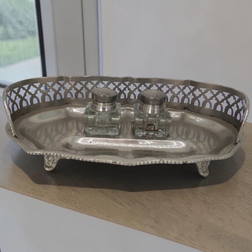 Silver tone metal - silver,